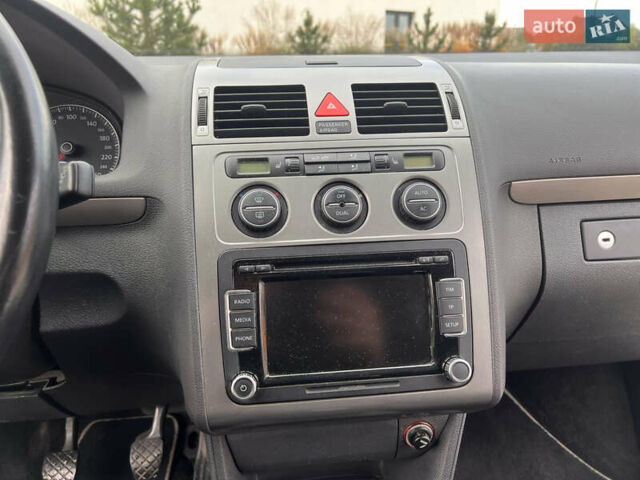 Сірий Фольксваген Туран, об'ємом двигуна 1.4 л та пробігом 135 тис. км за 6900 $, фото 21 на Automoto.ua