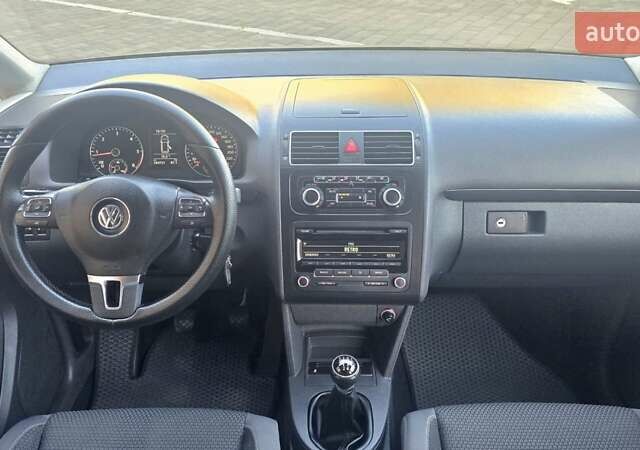 Серый Фольксваген Туран, объемом двигателя 1.6 л и пробегом 284 тыс. км за 9600 $, фото 21 на Automoto.ua