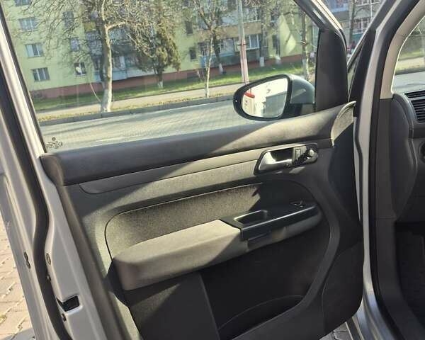 Серый Фольксваген Туран, объемом двигателя 1.9 л и пробегом 238 тыс. км за 9200 $, фото 10 на Automoto.ua