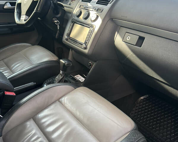 Серый Фольксваген Туран, объемом двигателя 1.97 л и пробегом 296 тыс. км за 10500 $, фото 30 на Automoto.ua