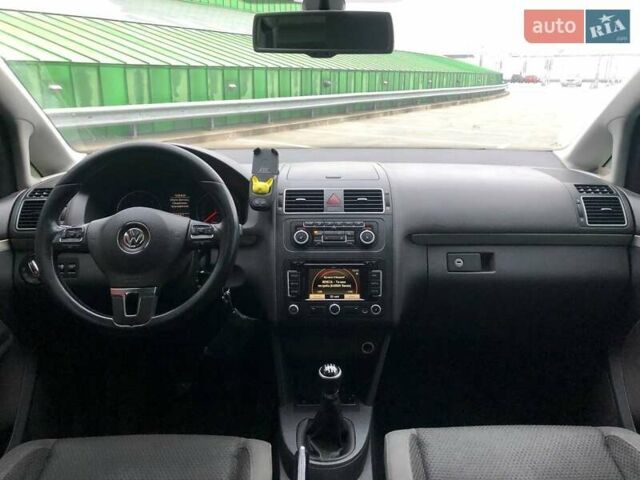 Сірий Фольксваген Туран, об'ємом двигуна 1.6 л та пробігом 265 тис. км за 9990 $, фото 12 на Automoto.ua
