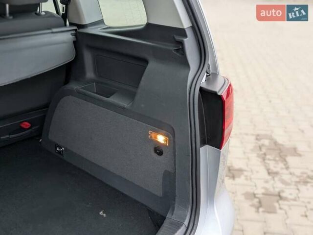 Серый Фольксваген Туран, объемом двигателя 1.4 л и пробегом 274 тыс. км за 7500 $, фото 36 на Automoto.ua