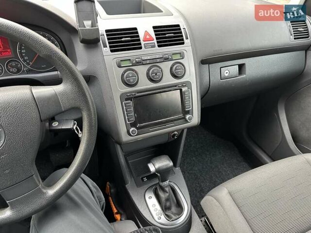 Сірий Фольксваген Туран, об'ємом двигуна 1.39 л та пробігом 216 тис. км за 8500 $, фото 34 на Automoto.ua