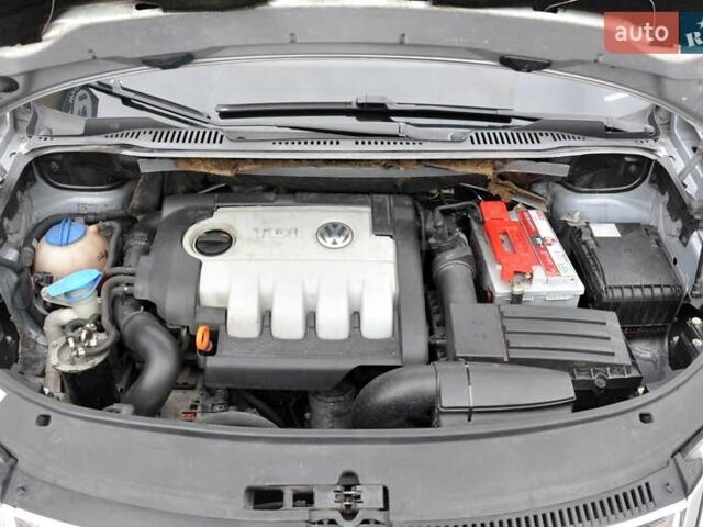 Сірий Фольксваген Туран, об'ємом двигуна 1.9 л та пробігом 172 тис. км за 6999 $, фото 29 на Automoto.ua