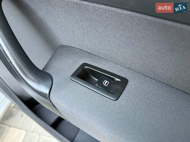 Серый Фольксваген Туран, объемом двигателя 1.4 л и пробегом 167 тыс. км за 9999 $, фото 84 на Automoto.ua