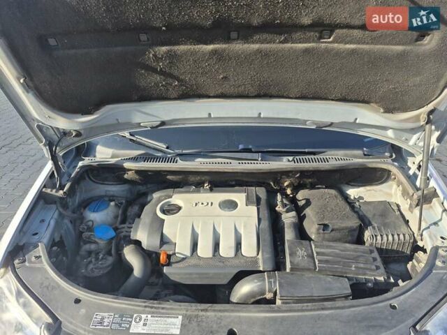 Серый Фольксваген Туран, объемом двигателя 1.9 л и пробегом 238 тыс. км за 9200 $, фото 20 на Automoto.ua