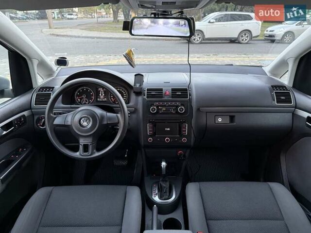 Серый Фольксваген Туран, объемом двигателя 1.4 л и пробегом 167 тыс. км за 9999 $, фото 57 на Automoto.ua