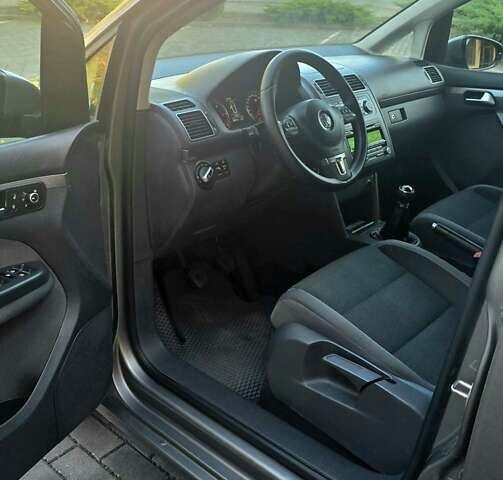 Серый Фольксваген Туран, объемом двигателя 1.6 л и пробегом 284 тыс. км за 9600 $, фото 10 на Automoto.ua