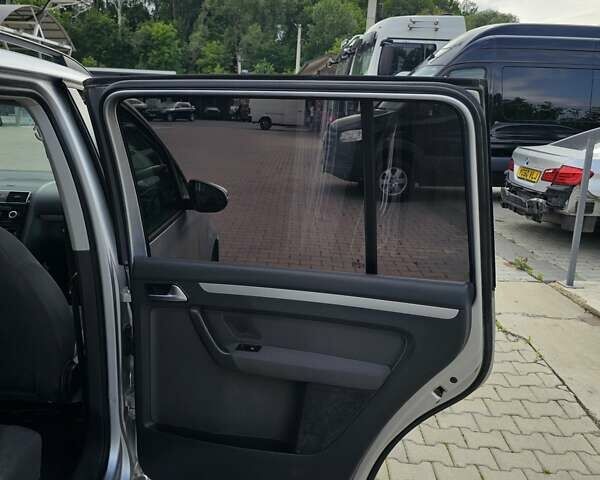 Сірий Фольксваген Туран, об'ємом двигуна 1.6 л та пробігом 287 тис. км за 7700 $, фото 7 на Automoto.ua