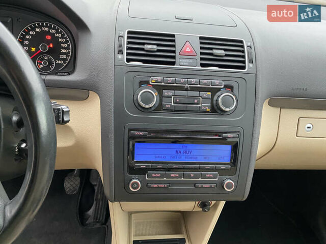 Серый Фольксваген Туран, объемом двигателя 1.39 л и пробегом 168 тыс. км за 9500 $, фото 63 на Automoto.ua