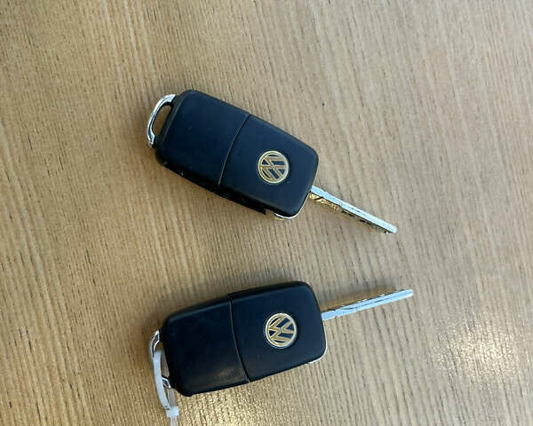 Серый Фольксваген Туран, объемом двигателя 1.4 л и пробегом 179 тыс. км за 8500 $, фото 65 на Automoto.ua