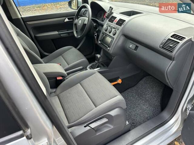 Сірий Фольксваген Туран, об'ємом двигуна 1.39 л та пробігом 216 тис. км за 8500 $, фото 28 на Automoto.ua