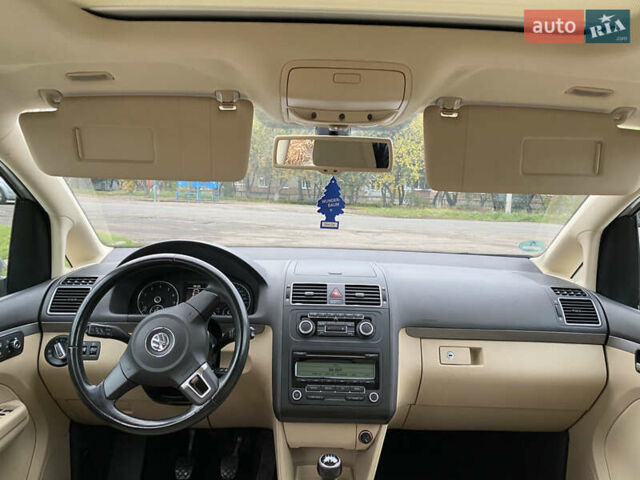 Серый Фольксваген Туран, объемом двигателя 1.39 л и пробегом 168 тыс. км за 9500 $, фото 54 на Automoto.ua