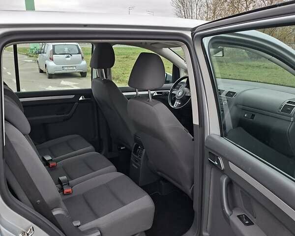 Серый Фольксваген Туран, объемом двигателя 1.39 л и пробегом 274 тыс. км за 7950 $, фото 5 на Automoto.ua