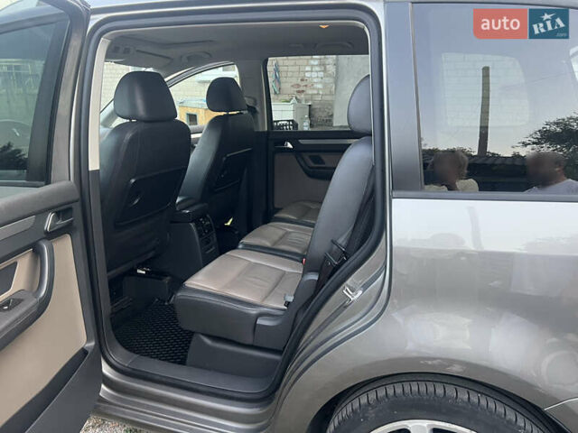 Серый Фольксваген Туран, объемом двигателя 1.97 л и пробегом 296 тыс. км за 10500 $, фото 24 на Automoto.ua