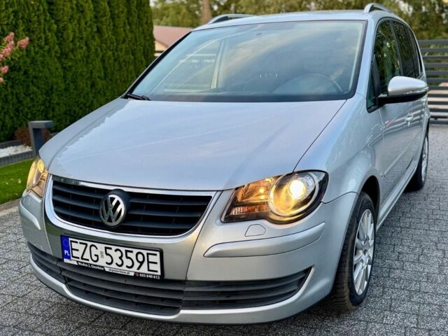 Сірий Фольксваген Туран, об'ємом двигуна 2 л та пробігом 226 тис. км за 4800 $, фото 2 на Automoto.ua