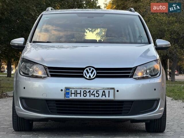 Серый Фольксваген Туран, объемом двигателя 1.4 л и пробегом 167 тыс. км за 9999 $, фото 2 на Automoto.ua
