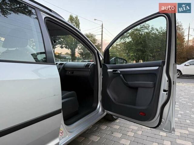 Серый Фольксваген Туран, объемом двигателя 1.4 л и пробегом 167 тыс. км за 9999 $, фото 42 на Automoto.ua