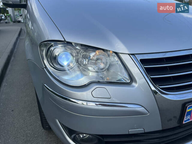 Серый Фольксваген Туран, объемом двигателя 1.4 л и пробегом 179 тыс. км за 8500 $, фото 3 на Automoto.ua