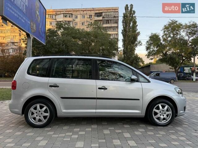 Серый Фольксваген Туран, объемом двигателя 1.4 л и пробегом 167 тыс. км за 9999 $, фото 7 на Automoto.ua