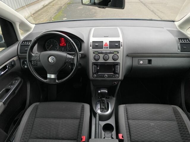 Серый Фольксваген Туран, объемом двигателя 1.4 л и пробегом 221 тыс. км за 7900 $, фото 1 на Automoto.ua