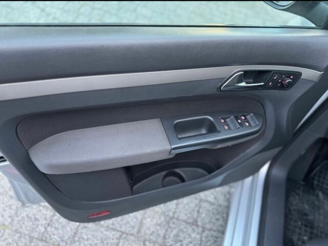 Сірий Фольксваген Туран, об'ємом двигуна 2 л та пробігом 226 тис. км за 4800 $, фото 18 на Automoto.ua