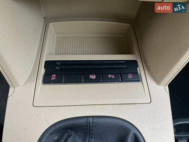 Серый Фольксваген Туран, объемом двигателя 1.39 л и пробегом 168 тыс. км за 9500 $, фото 62 на Automoto.ua