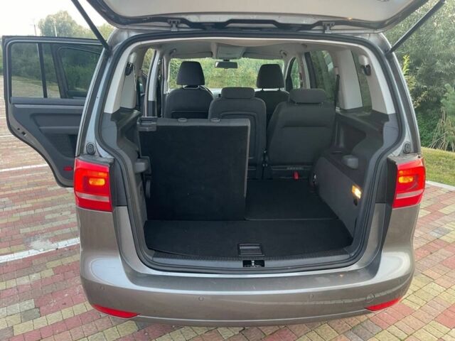 Сірий Фольксваген Туран, об'ємом двигуна 1.6 л та пробігом 230 тис. км за 11500 $, фото 5 на Automoto.ua