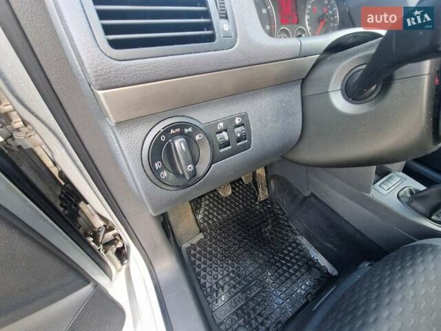 Серый Фольксваген Туран, объемом двигателя 1.4 л и пробегом 196 тыс. км за 6400 $, фото 16 на Automoto.ua