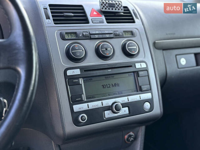 Серый Фольксваген Туран, объемом двигателя 1.4 л и пробегом 242 тыс. км за 6550 $, фото 19 на Automoto.ua