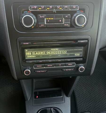 Серый Фольксваген Туран, объемом двигателя 1.6 л и пробегом 284 тыс. км за 9600 $, фото 24 на Automoto.ua