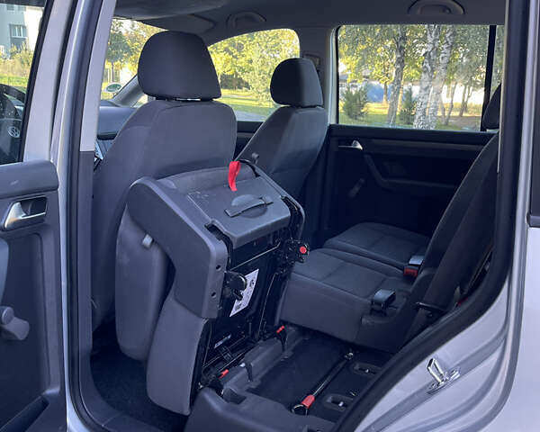 Сірий Фольксваген Туран, об'ємом двигуна 1.4 л та пробігом 173 тис. км за 7300 $, фото 27 на Automoto.ua