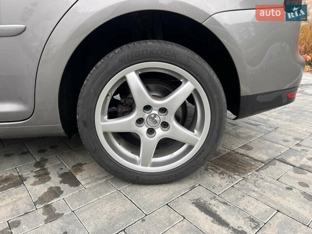 Сірий Фольксваген Туран, об'ємом двигуна 1.4 л та пробігом 135 тис. км за 6900 $, фото 24 на Automoto.ua