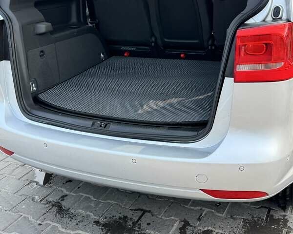 Серый Фольксваген Туран, объемом двигателя 1.6 л и пробегом 237 тыс. км за 10000 $, фото 13 на Automoto.ua