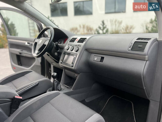 Сірий Фольксваген Туран, об'ємом двигуна 1.4 л та пробігом 135 тис. км за 6900 $, фото 16 на Automoto.ua