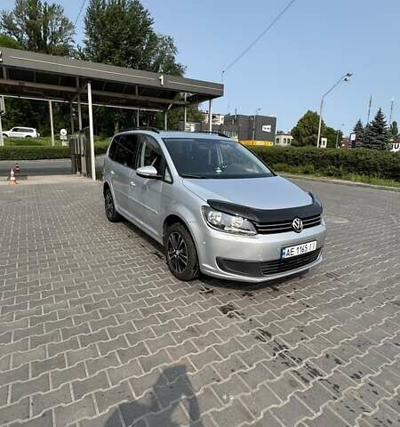 Серый Фольксваген Туран, объемом двигателя 1.6 л и пробегом 237 тыс. км за 10000 $, фото 2 на Automoto.ua