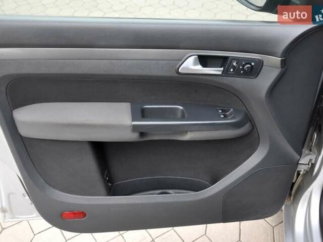 Сірий Фольксваген Туран, об'ємом двигуна 1.9 л та пробігом 172 тис. км за 6999 $, фото 13 на Automoto.ua