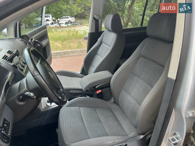 Серый Фольксваген Туран, объемом двигателя 1.4 л и пробегом 179 тыс. км за 8500 $, фото 23 на Automoto.ua