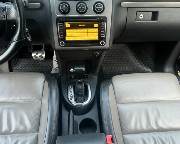 Серый Фольксваген Туран, объемом двигателя 1.97 л и пробегом 296 тыс. км за 10500 $, фото 11 на Automoto.ua