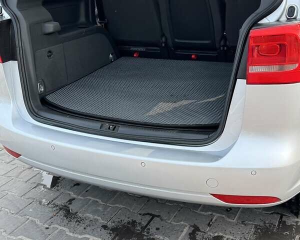 Серый Фольксваген Туран, объемом двигателя 1.6 л и пробегом 237 тыс. км за 10000 $, фото 12 на Automoto.ua