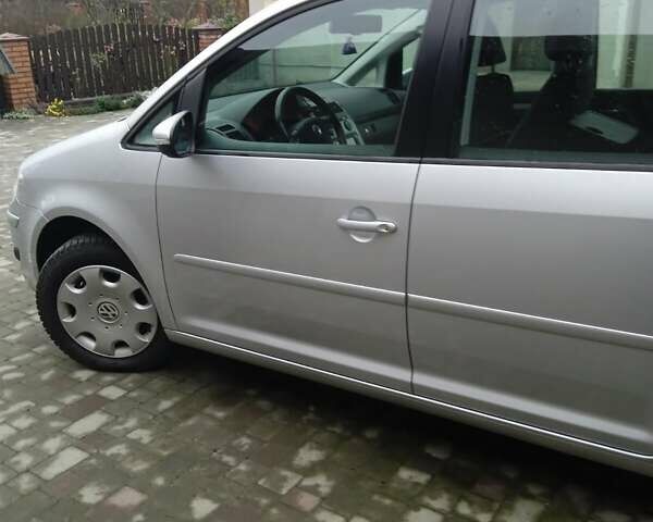 Серый Фольксваген Туран, объемом двигателя 1.9 л и пробегом 316 тыс. км за 8550 $, фото 3 на Automoto.ua