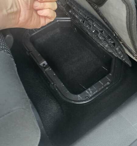 Серый Фольксваген Туран, объемом двигателя 1.6 л и пробегом 284 тыс. км за 9600 $, фото 28 на Automoto.ua