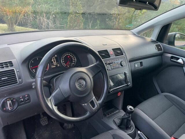 Сірий Фольксваген Туран, об'ємом двигуна 1.6 л та пробігом 230 тис. км за 11500 $, фото 4 на Automoto.ua