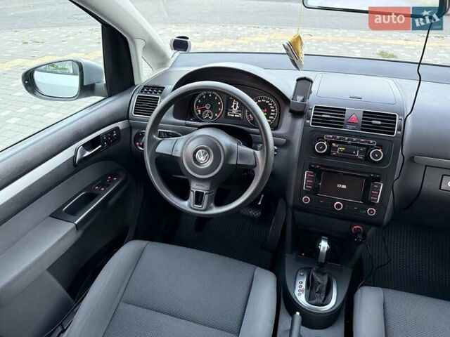 Серый Фольксваген Туран, объемом двигателя 1.4 л и пробегом 167 тыс. км за 9999 $, фото 56 на Automoto.ua