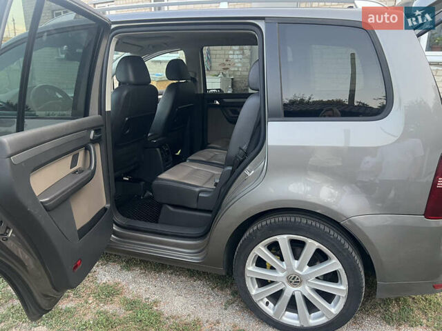 Серый Фольксваген Туран, объемом двигателя 1.97 л и пробегом 296 тыс. км за 10500 $, фото 23 на Automoto.ua