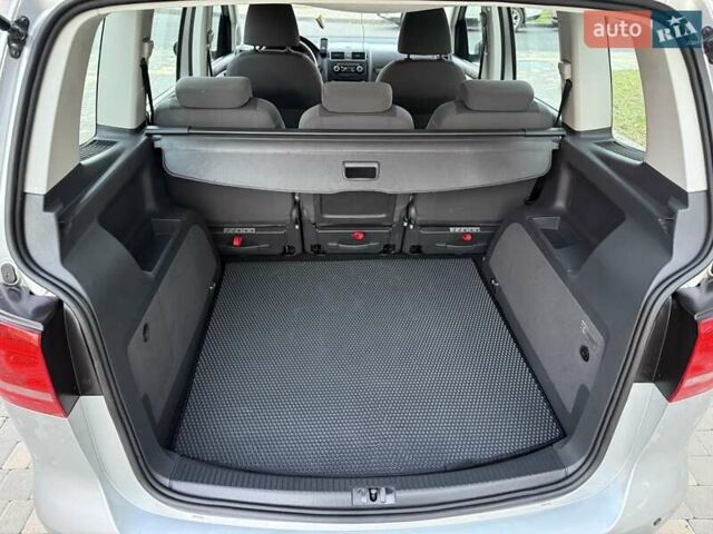 Серый Фольксваген Туран, объемом двигателя 1.4 л и пробегом 167 тыс. км за 9999 $, фото 53 на Automoto.ua