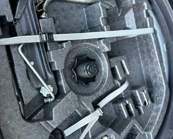 Серый Фольксваген Туран, объемом двигателя 1.4 л и пробегом 242 тыс. км за 6550 $, фото 27 на Automoto.ua