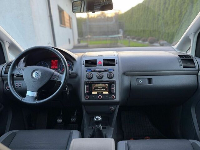 Сірий Фольксваген Туран, об'ємом двигуна 2 л та пробігом 226 тис. км за 4800 $, фото 20 на Automoto.ua