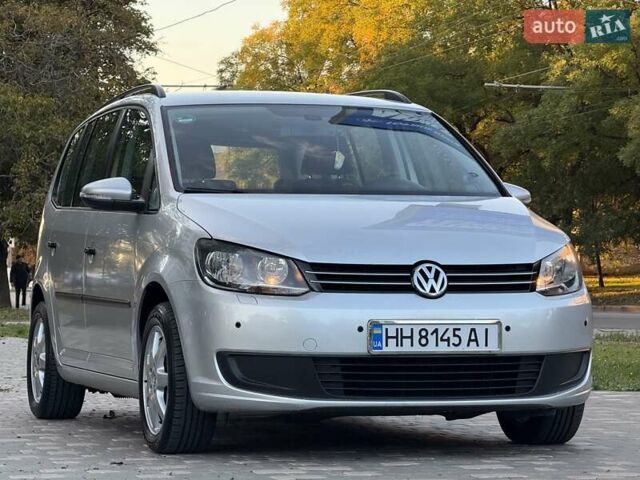 Серый Фольксваген Туран, объемом двигателя 1.4 л и пробегом 167 тыс. км за 9999 $, фото 3 на Automoto.ua