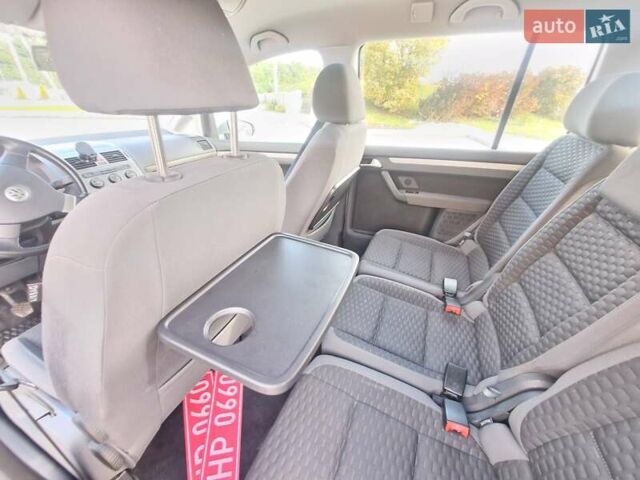 Серый Фольксваген Туран, объемом двигателя 1.4 л и пробегом 196 тыс. км за 6400 $, фото 23 на Automoto.ua